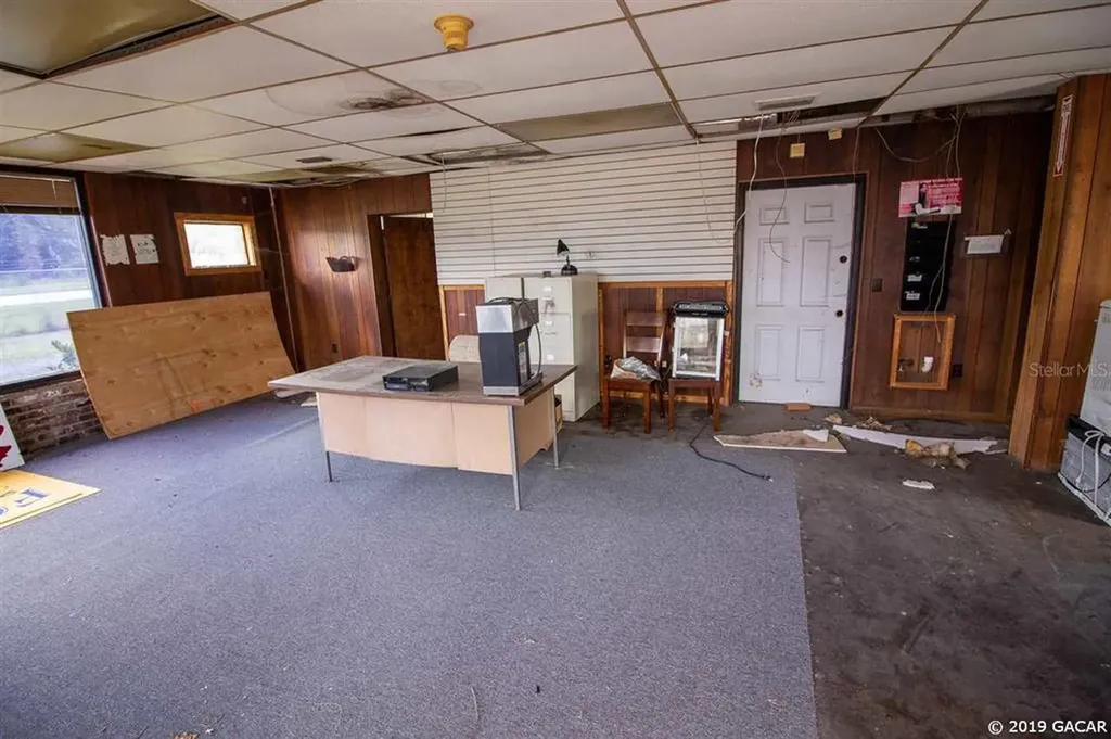 12688 S Highway 301 S Hampton FL 32044