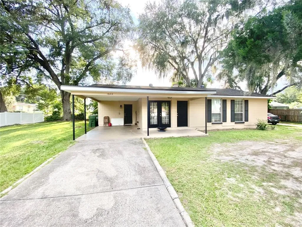 1600 Woodlyn Drive Leesburg FL 34748