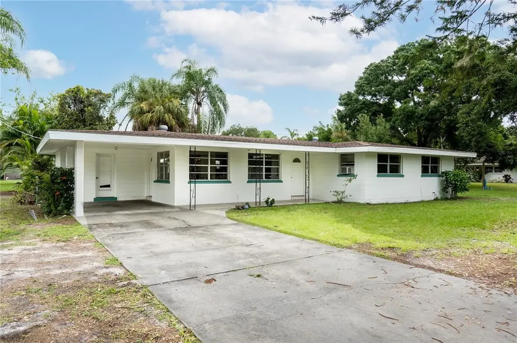 2327 Cadillac Street Sarasota FL 34231