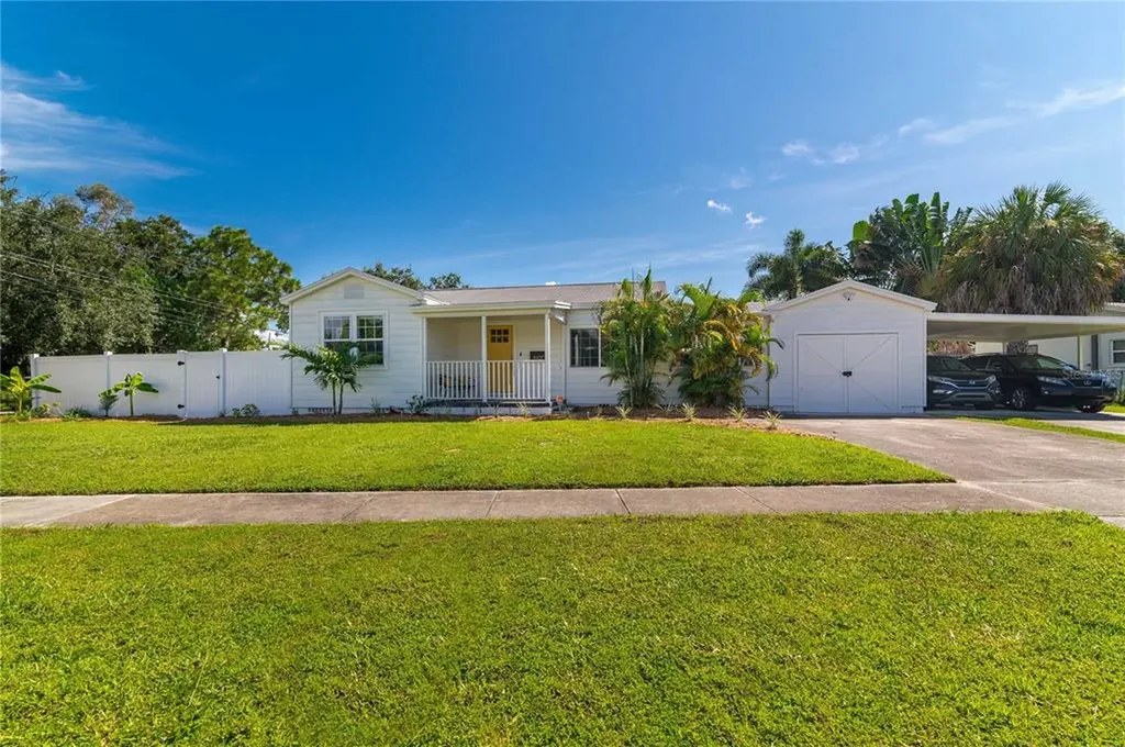 8437 Waverly Road N St Petersburg FL 33702