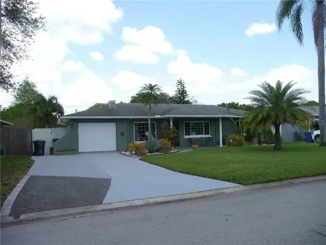 4127 Yardley Avenue N St Petersburg FL 33713