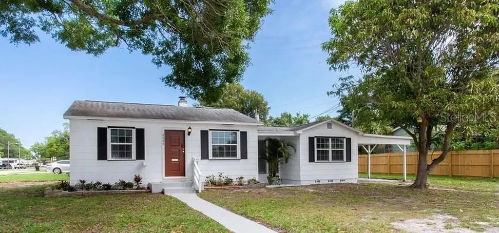 2889 39th Avenue N St Petersburg FL 33714