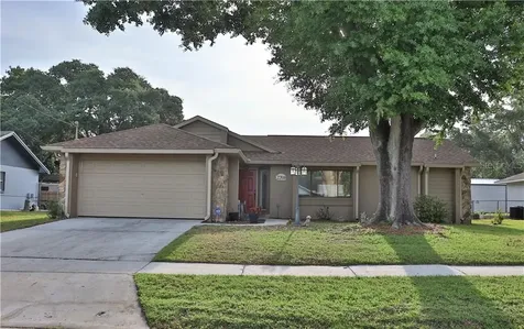 2208 N Warnell Street Plant City FL 33563