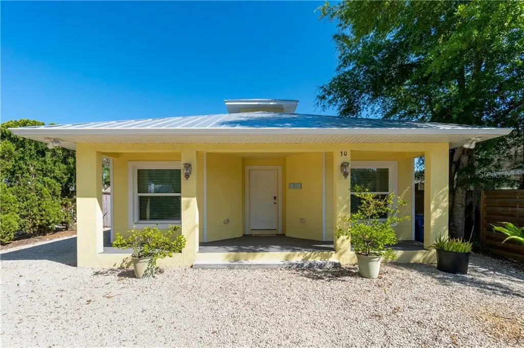 30 W Bay Street Englewood FL 34223