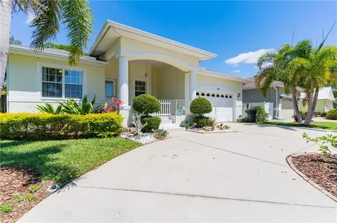 147 47th Avenue N St Petersburg FL 33703