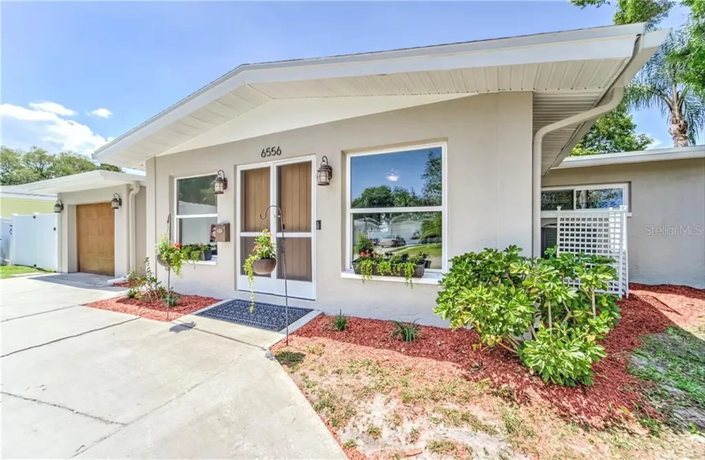6556 19th Way N St Petersburg FL 33702
