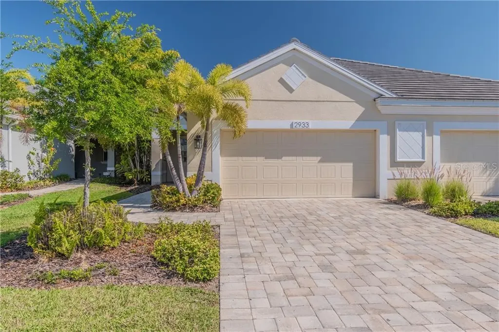 2933 Trustee Avenue Sarasota FL 34243