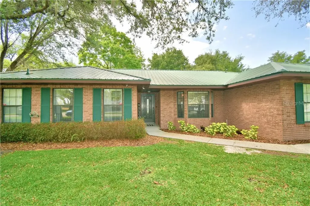 1066 Country Lake Circle Lake Wales FL 33898