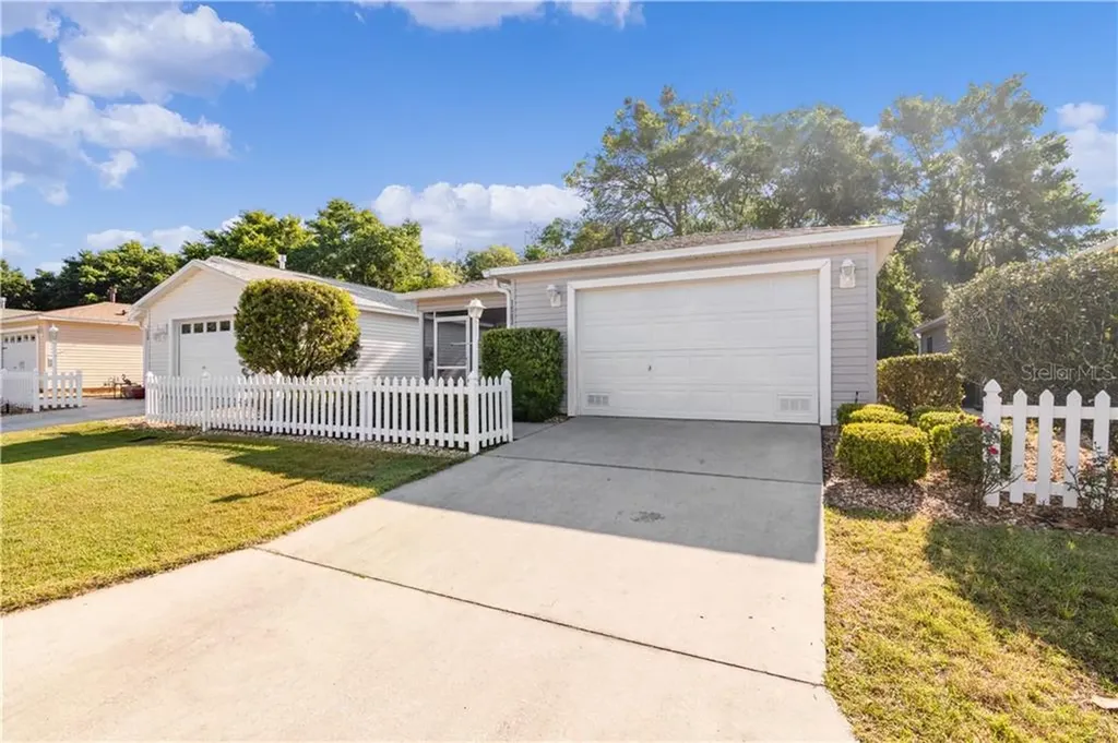 1563 Woodfield Way The Villages FL 32162