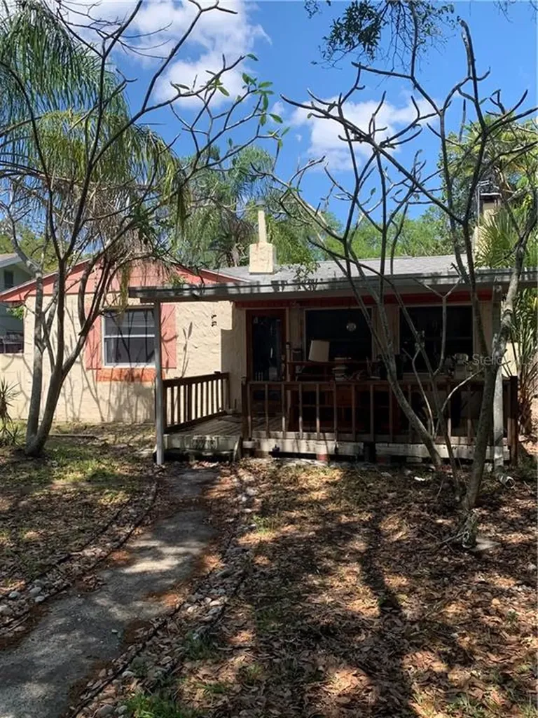 2735 37th Avenue N St Petersburg FL 33713