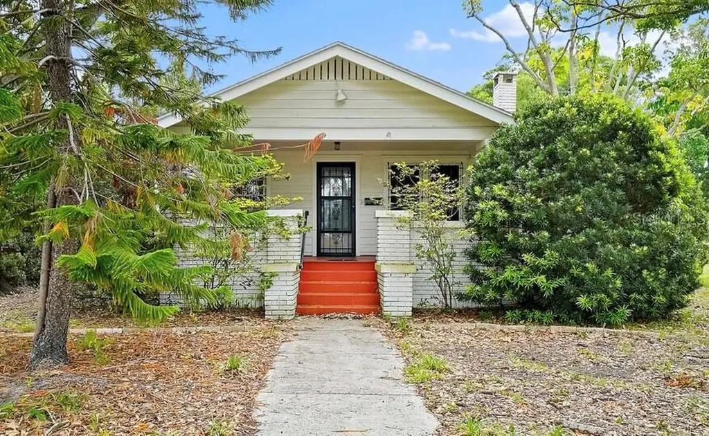 4642 10th Avenue N St Petersburg FL 33713