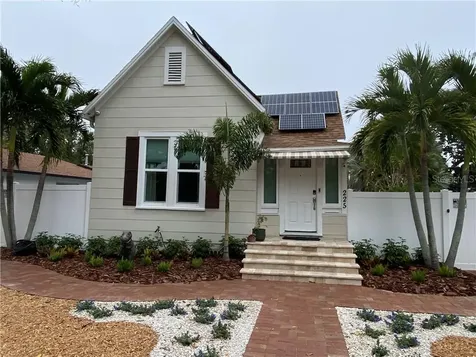 225 31st Avenue N St Petersburg FL 33704