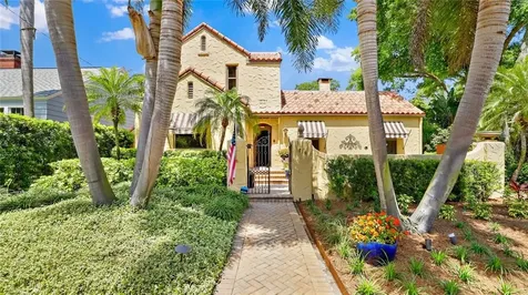 719 21st Avenue N St Petersburg FL 33704