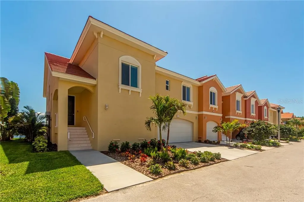 21 Franklin Court S St Petersburg FL 33711