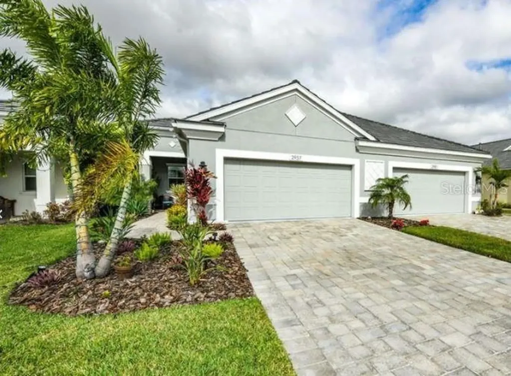 2957 Trustee Avenue Sarasota FL 34243