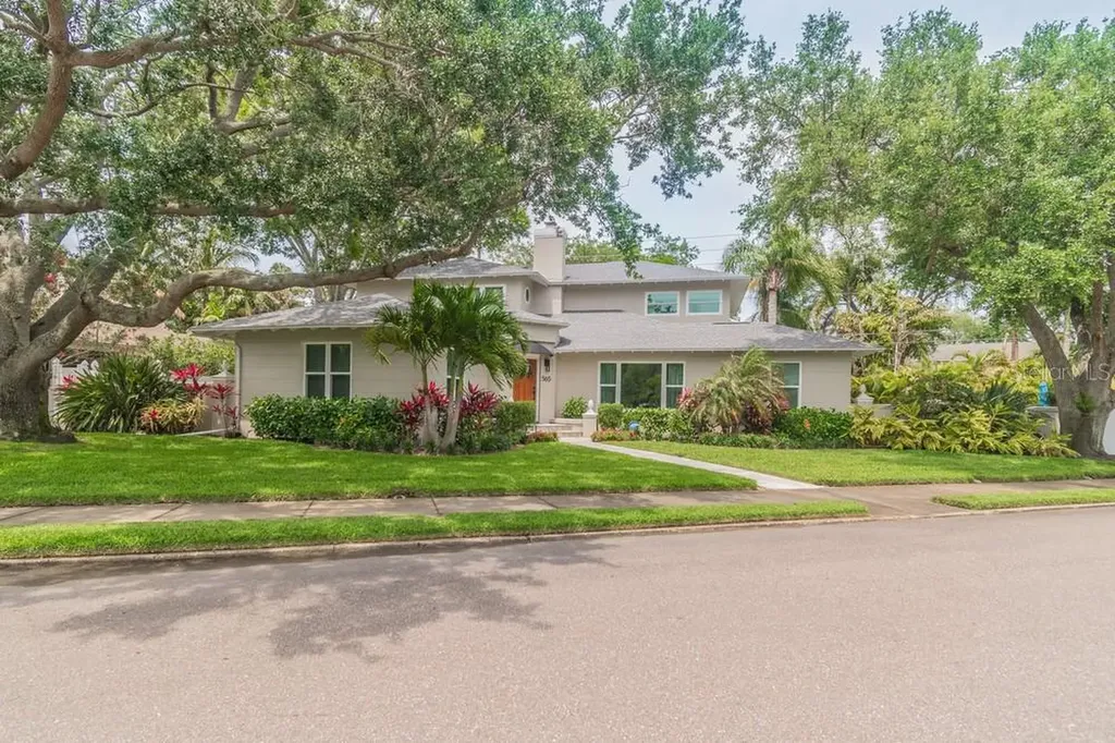 565 21st Avenue NE St Petersburg FL 33704