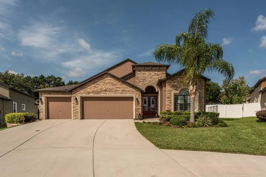 2725 Colewood Lane Dover FL 33527