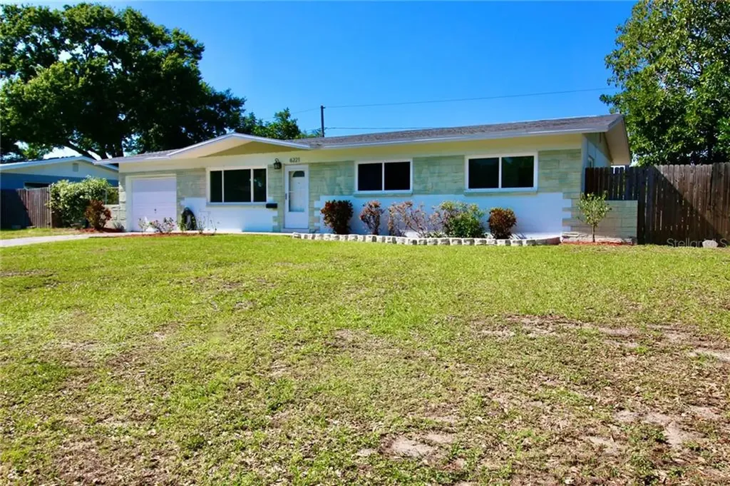 6221 42nd Avenue N St Petersburg FL 33709