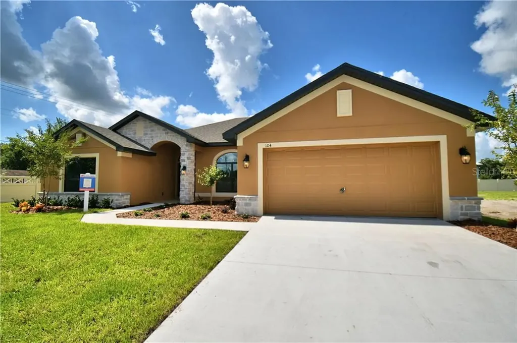 104 Heritage Park Lane Mulberry FL 33860
