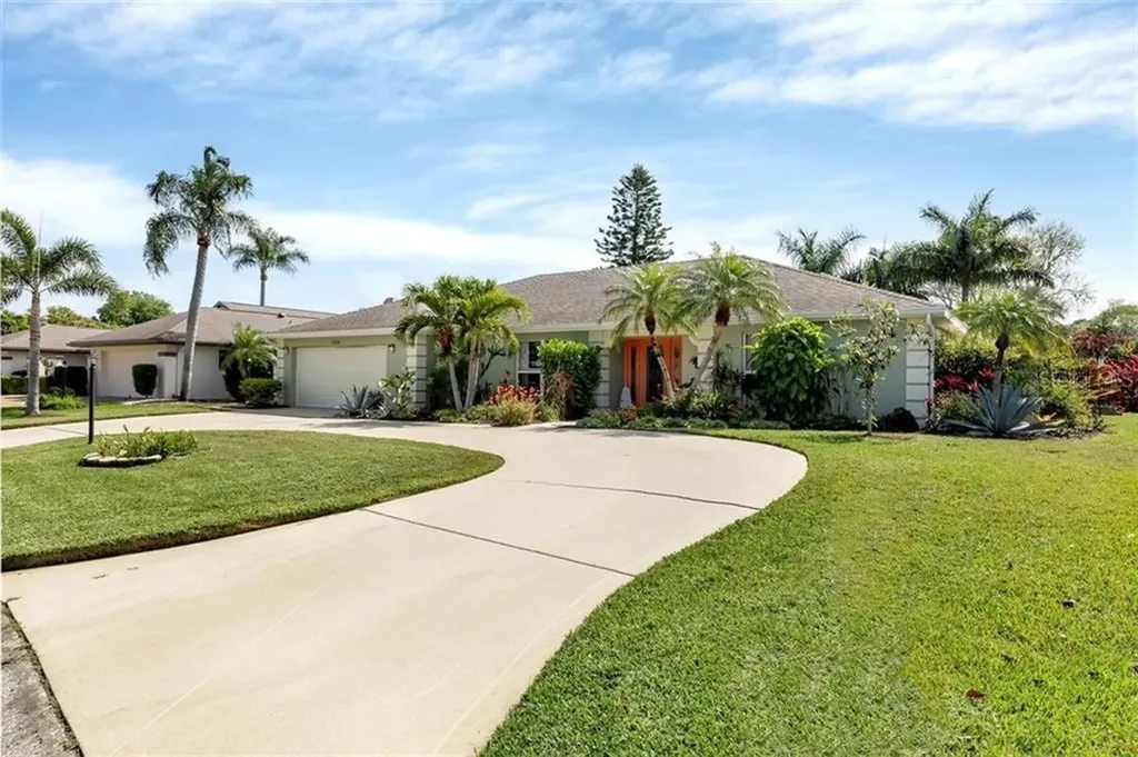 5694 Country Lakes Drive Sarasota FL 34243