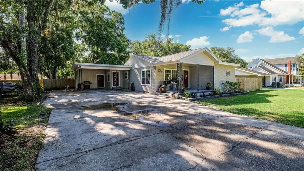 1109 N Johnson Street Plant City FL 33563