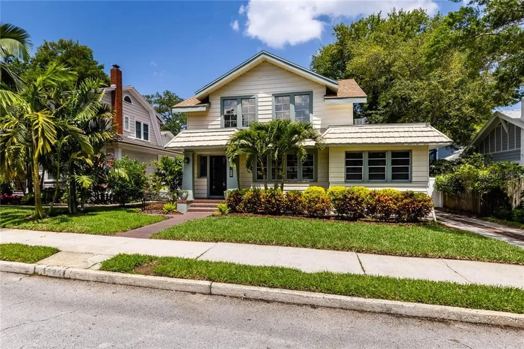 825 18th Avenue N St Petersburg FL 33704