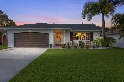 3462 Bayshore Boulevard NE St Petersburg FL 33703