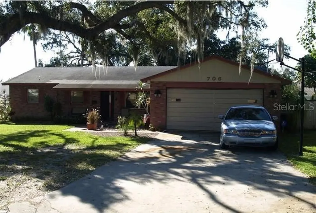 706 E Magnolia Street Kissimmee FL 34744