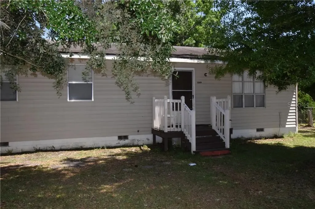 1209 N Palm Avenue Kissimmee FL 34741