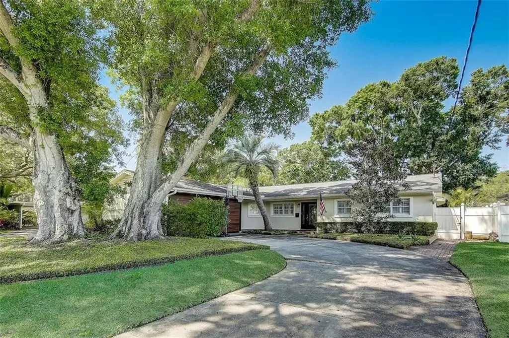 205 S Treasure Drive Tampa FL 33609