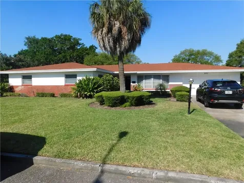 2711 Queen Street S St Petersburg FL 33712