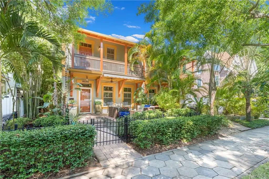 824 Bay Street NE St Petersburg FL 33701