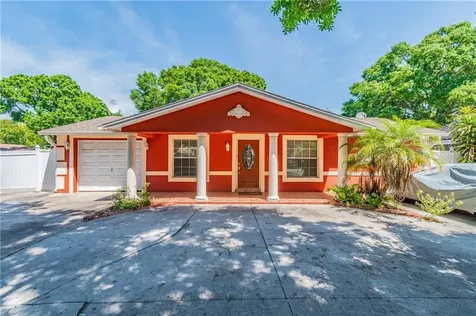 8825 Oak Circle Tampa FL 33615