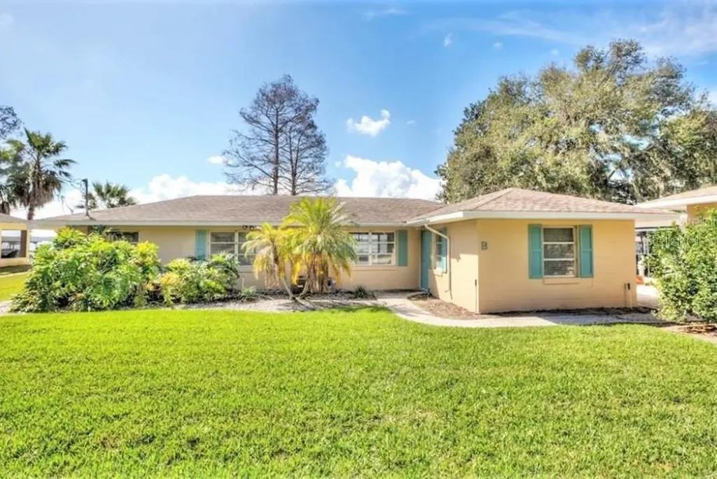 32651 Lakeshore Drive Tavares FL 32778