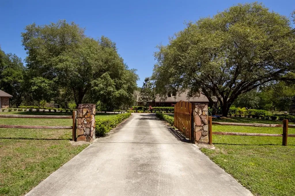 41940 Outlaw Lane Weirsdale FL 32195