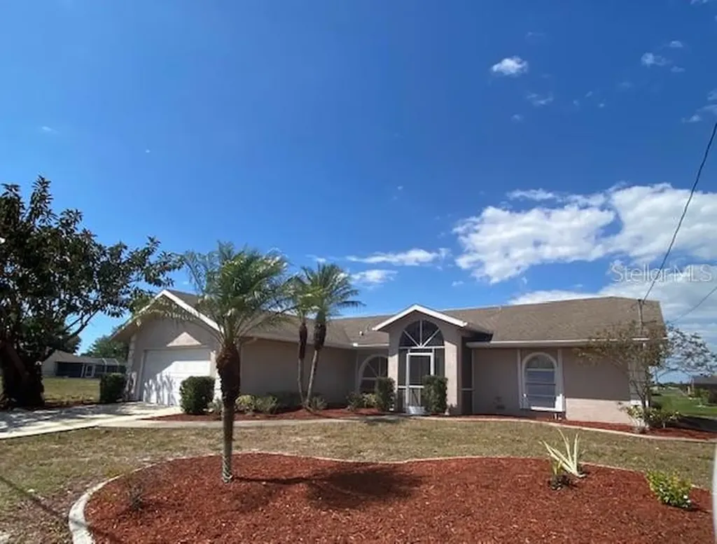 102 Mark Twain Lane Rotonda West FL 33947