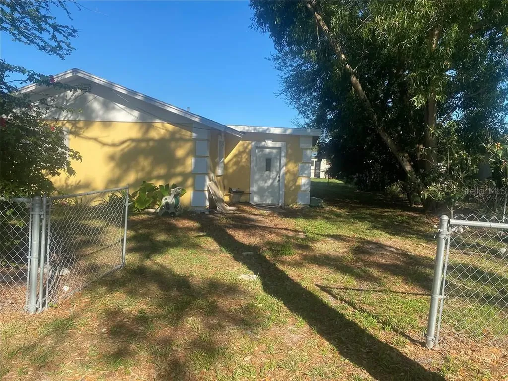 2813 20th Avenue Drive W Bradenton FL 34205
