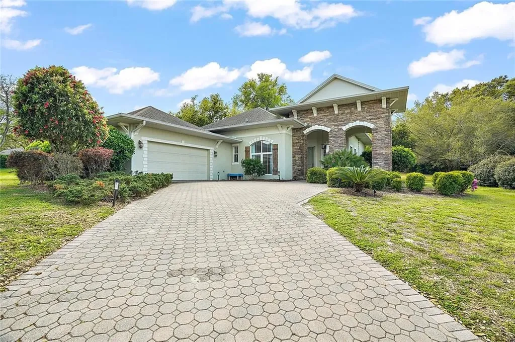 39905 Sun Glo Court Lady Lake FL 32159