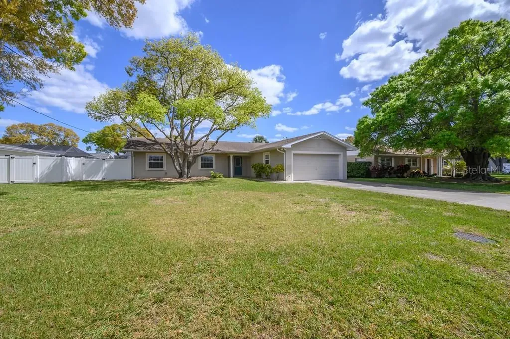 3909 W Eden Roc Circle Tampa FL 33634