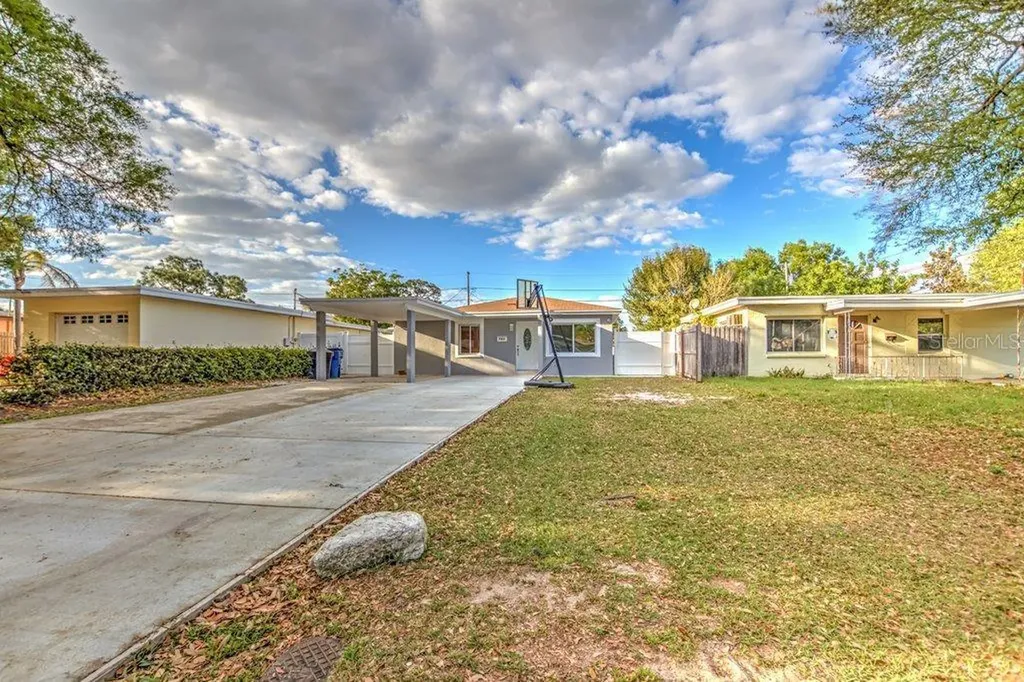 7431 37th Avenue N St Petersburg FL 33710