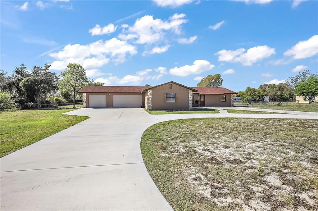 11514 Huggins Street Leesburg FL 34788