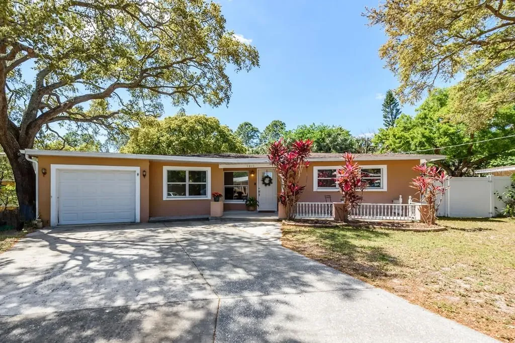 4611 S Lois Avenue Tampa FL 33611