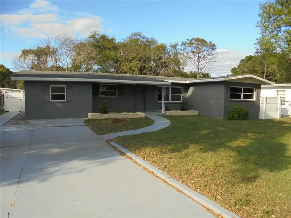 2332 S Crystal Lake Drive Lakeland FL 33801