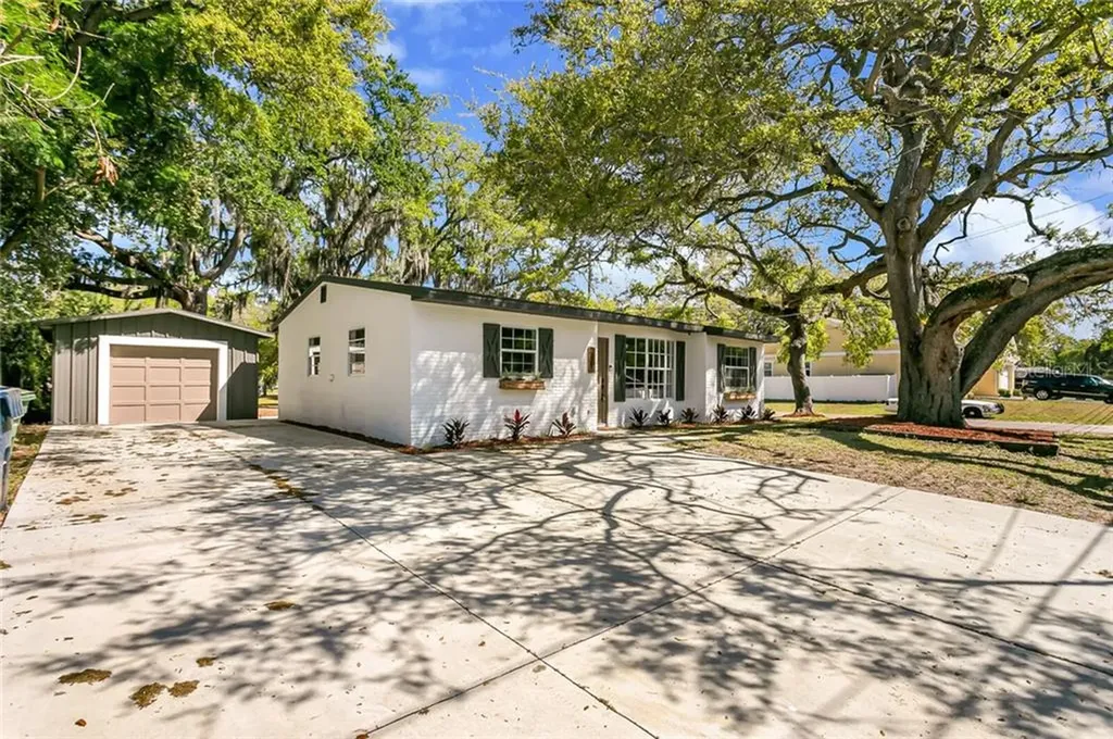 3401 W Van Buren Drive Tampa FL 33611