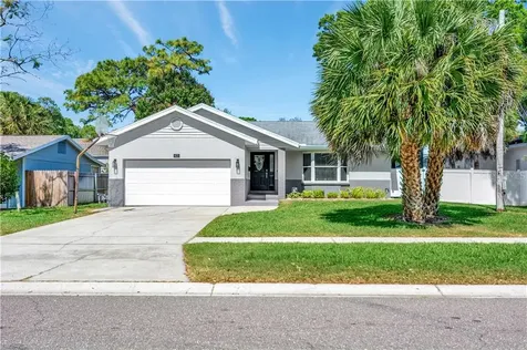 421 80th Avenue N St Petersburg FL 33702
