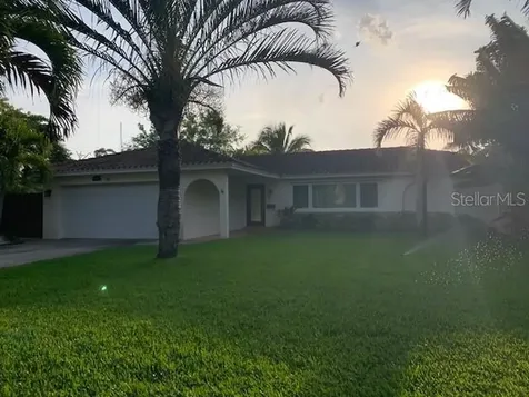 9805 Oak Street NE St Petersburg FL 33702