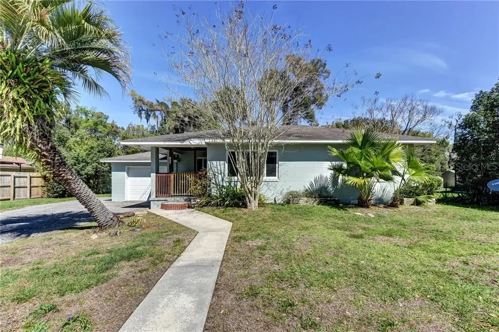 937 W Rich Avenue Deland FL 32720