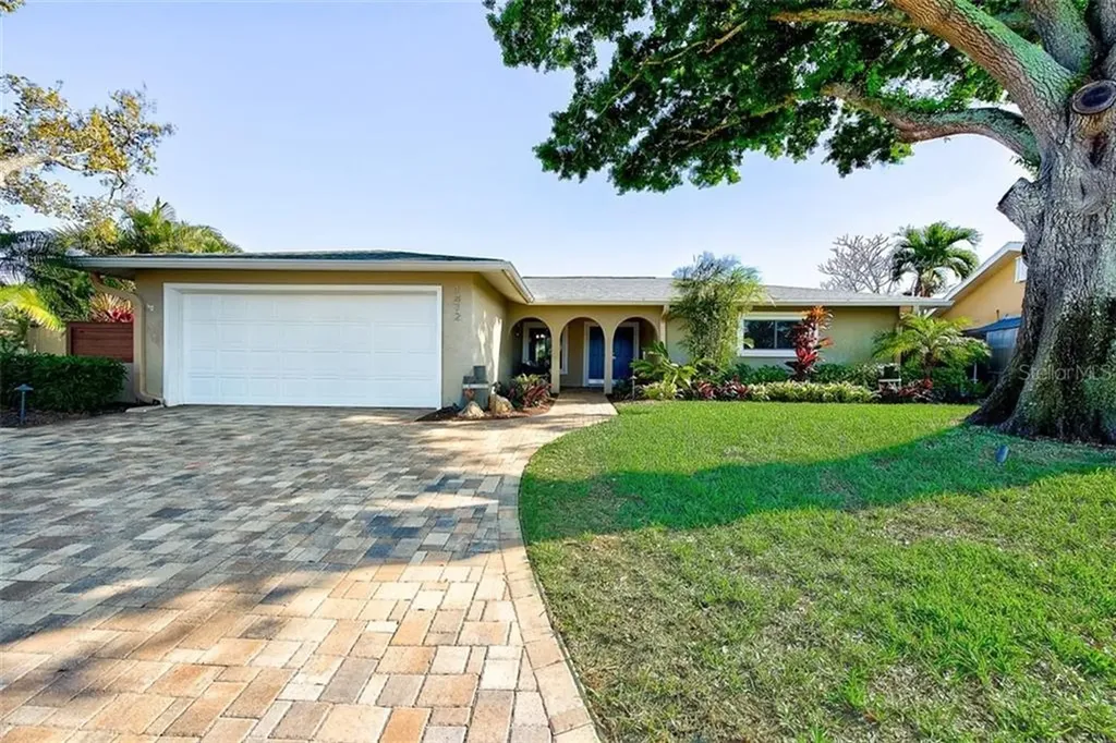 1472 50th Avenue NE St Petersburg FL 33703