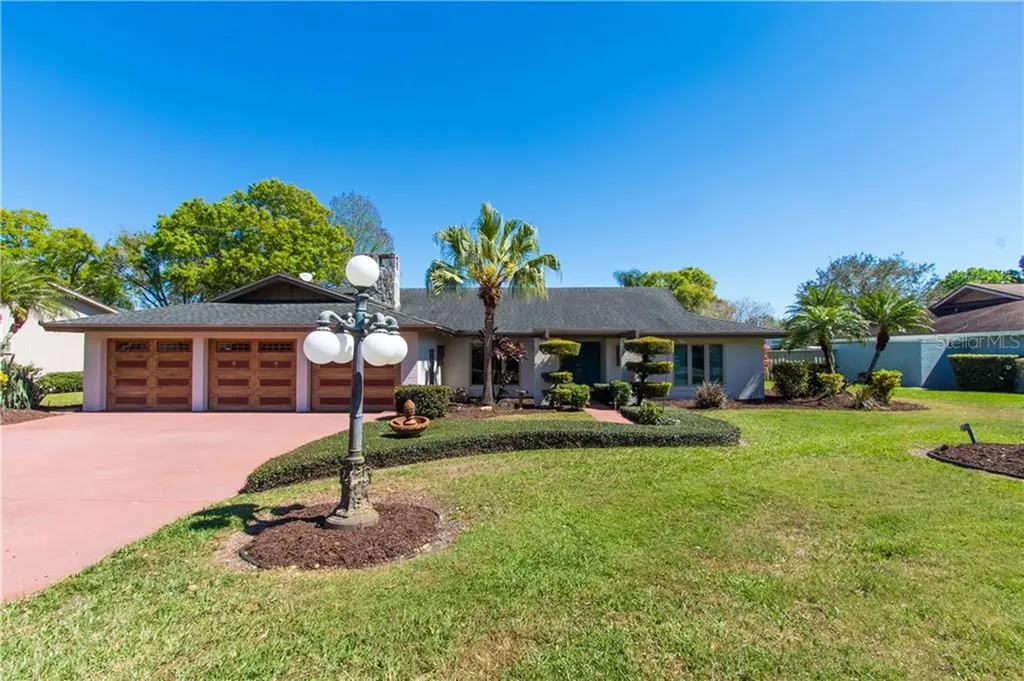 1216 Cypress Point E Winter Haven FL 33884