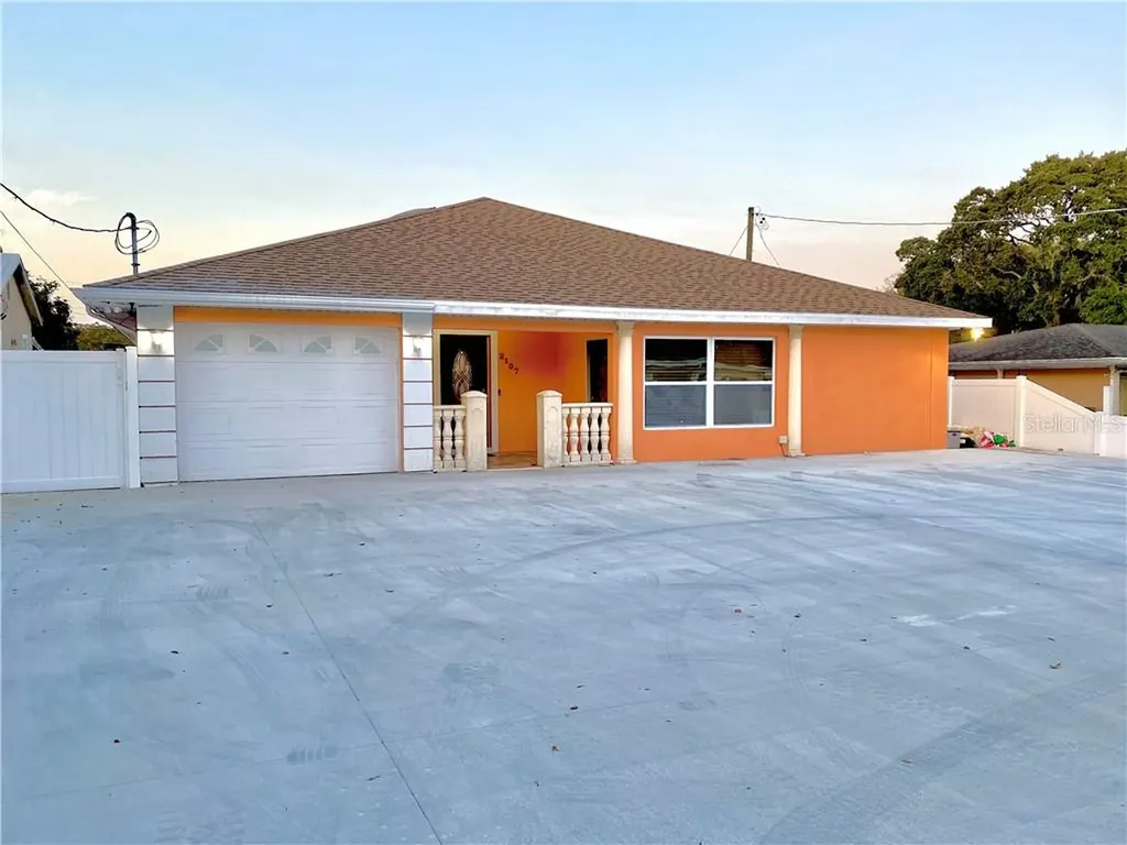 2107 W Burke Street Tampa FL 33604